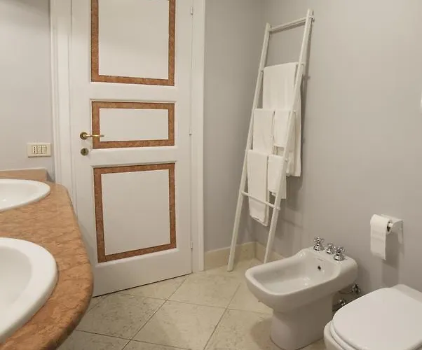 Gallery לינה וארוחת בוקר 3*